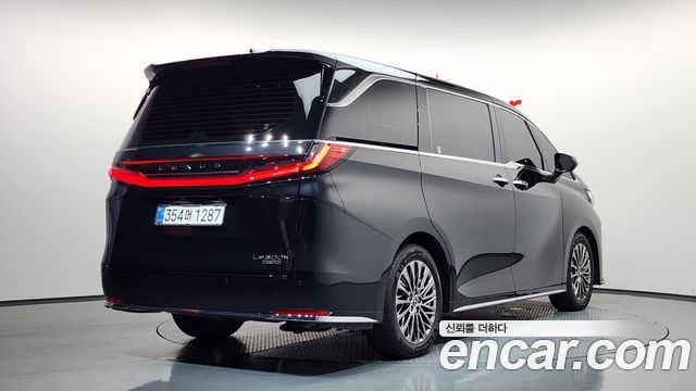 Lexus LM (II) 500h Executive 2025 — фото 2