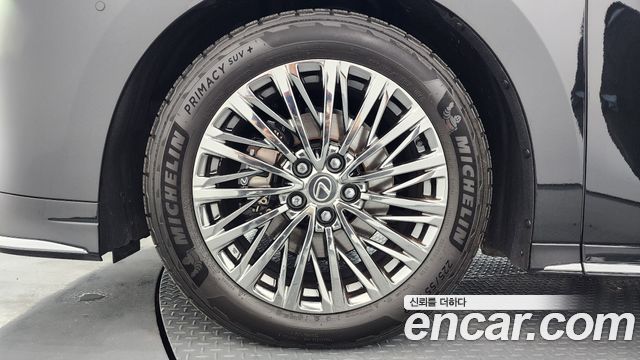 Lexus LM (II) 500h Executive 2025 — фото 5