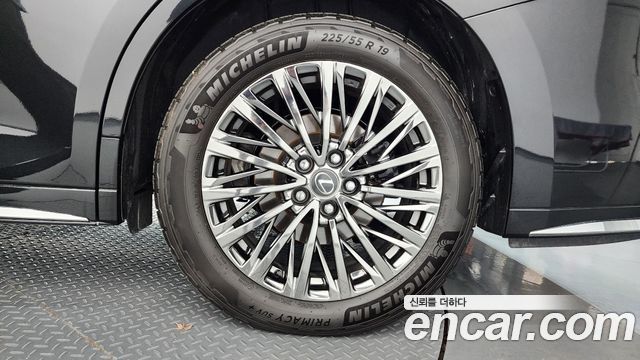 Lexus LM (II) 500h Executive 2025 — фото 21