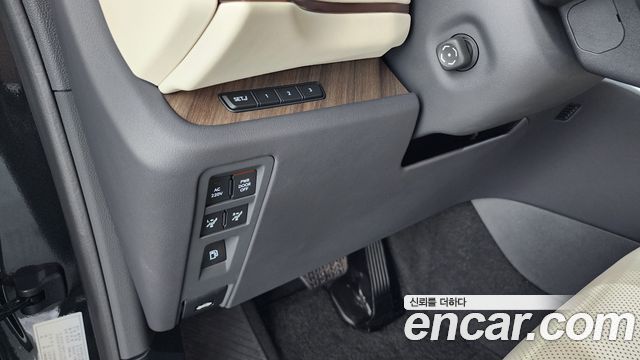 Lexus LM (II) 500h Executive 2025 — фото 29