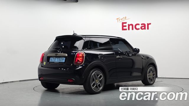 MINI Cooper Electric Resolute Edition 3rd 2023 — фото 2
