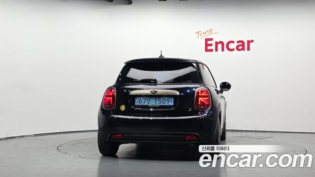 MINI Cooper Electric Resolute Edition 3rd 2023 — фото 4