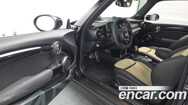 MINI Cooper Electric Resolute Edition 3rd 2023 — фото 10