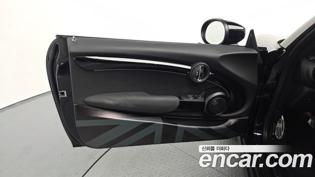 MINI Cooper Electric Resolute Edition 3rd 2023 — фото 30