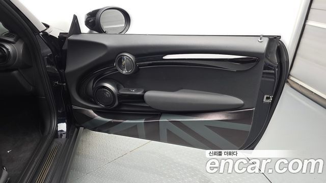 MINI Cooper Electric Resolute Edition 3rd 2023 — фото 31