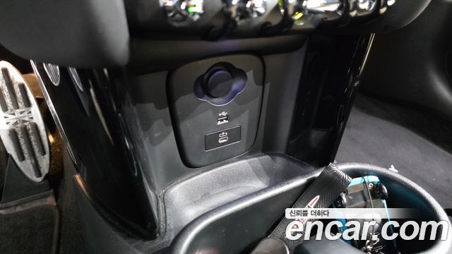 MINI Cooper Electric Resolute Edition 3rd 2023 — фото 36