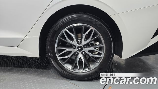 Kia K5 (III) 2.0 Noblesse 2023 — фото 27
