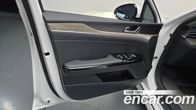 Kia K5 (III) 2.0 Noblesse 2023 — фото 30
