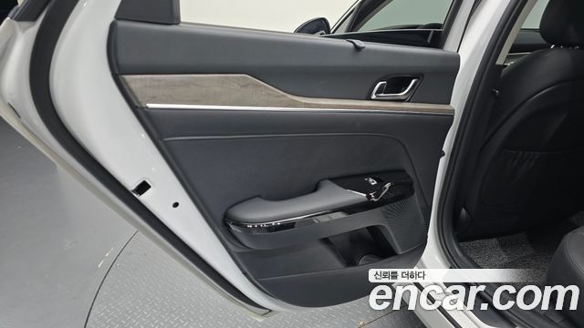 Kia K5 (III) 2.0 Noblesse 2023 — фото 31