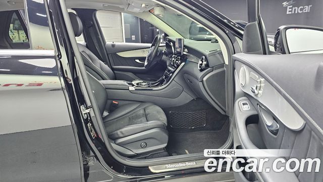 Mercedes-Benz GLC-Class (X253) GLC300 4MATIC AMG Line 2019 — фото 11