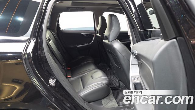 Volvo XC60 D3 1st 2017 — фото 12