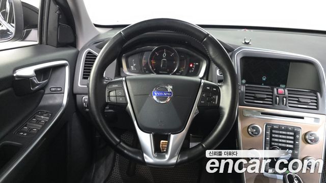 Volvo XC60 D3 1st 2017 — фото 13