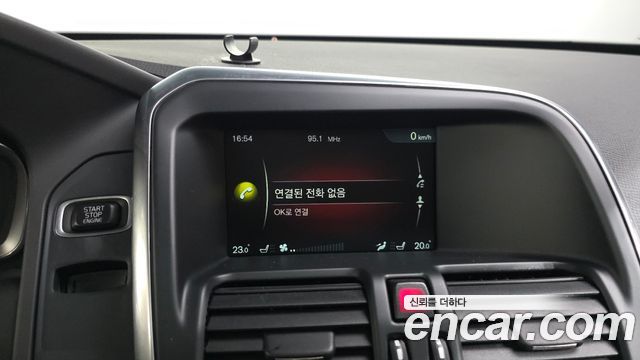 Volvo XC60 D3 1st 2017 — фото 16
