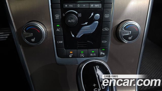 Volvo XC60 D3 1st 2017 — фото 17