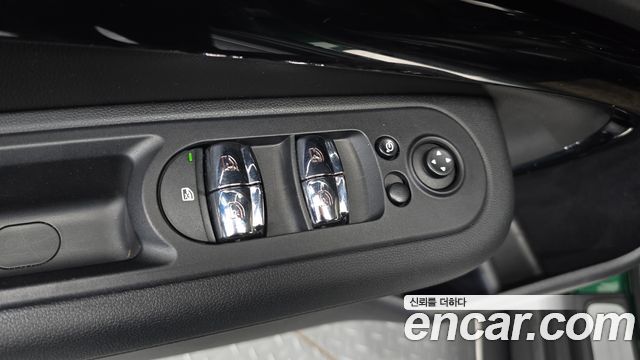 MINI Cooper D Clubman High 2nd 2020 — фото 28