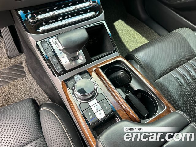 Genesis EQ900 3.8 GDI AWD Prestige 2017 — фото 16