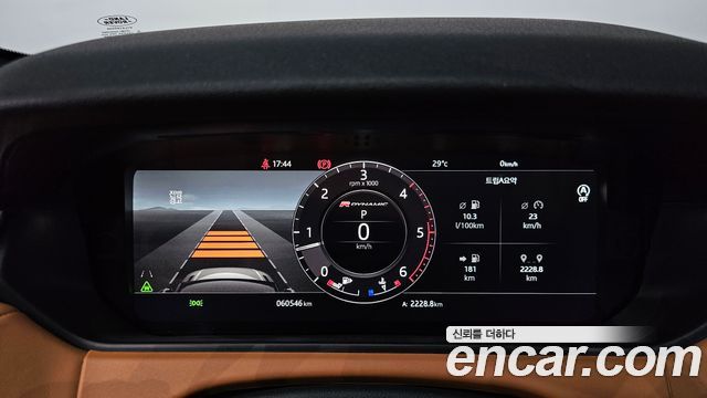 Land Rover Range Rover Velar 3.0 D300 R-Dynamic HSE 2018 — фото 8