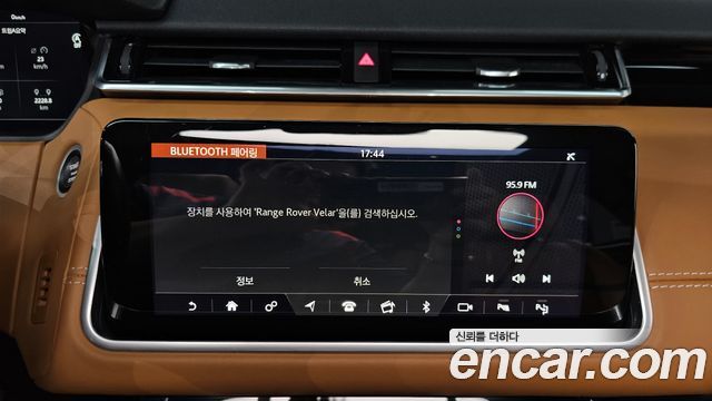 Land Rover Range Rover Velar 3.0 D300 R-Dynamic HSE 2018 — фото 41