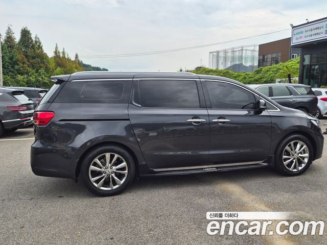 Kia Carnival 9-Seater Prstige 2020 — фото 4