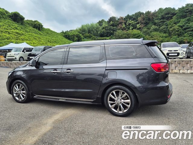 Kia Carnival 9-Seater Prstige 2020 — фото 5