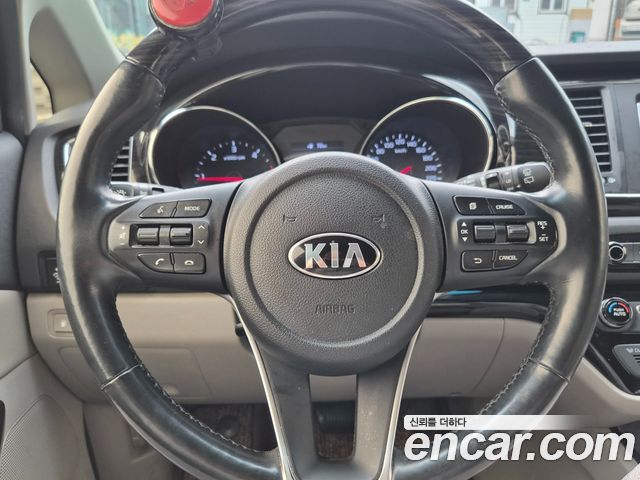 Kia Carnival 9-Seater Prstige 2020 — фото 10