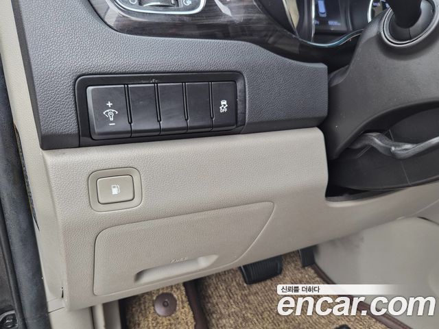 Kia Carnival 9-Seater Prstige 2020 — фото 19