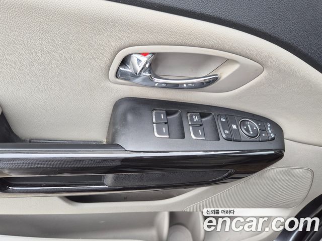 Kia Carnival 9-Seater Prstige 2020 — фото 20