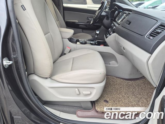 Kia Carnival 9-Seater Prstige 2020 — фото 23