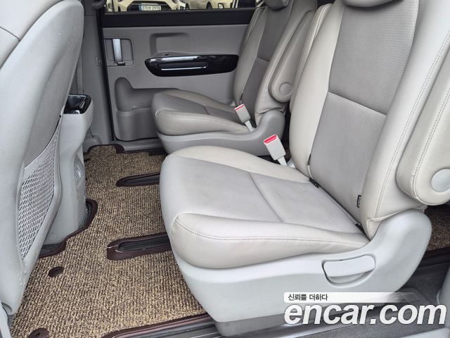 Kia Carnival 9-Seater Prstige 2020 — фото 24