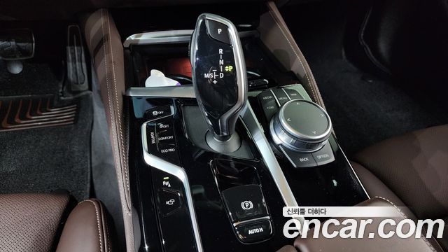 BMW 5 Series (G30) M550i xDrive 2021 — фото 9