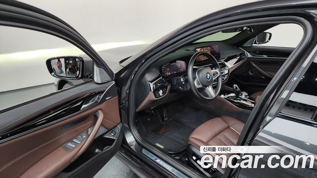 BMW 5 Series (G30) M550i xDrive 2021 — фото 10