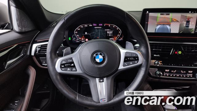 BMW 5 Series (G30) M550i xDrive 2021 — фото 16