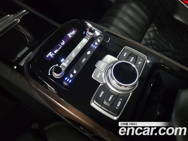 Genesis G90 5.0 AWD Limousine Prestige 2019 — фото 16