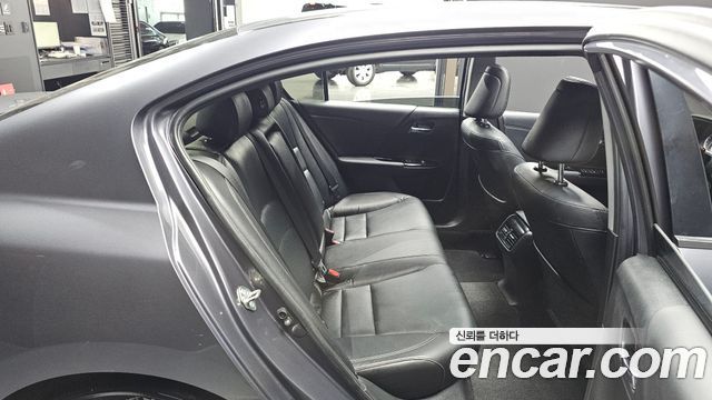 Honda Accord 2.4 9th 2017 — фото 11