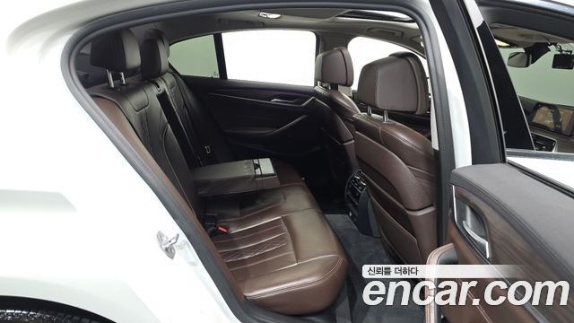 BMW 5 Series (G30) 530i Luxury Plus 2018 — фото 16