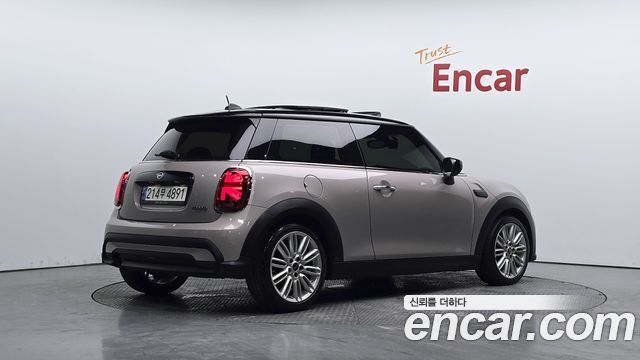 MINI Cooper Classic Plus Launch Pack Third Generation 2022 — фото 2