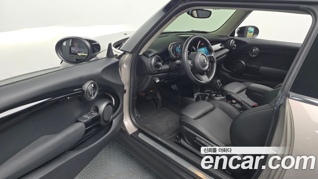 MINI Cooper Classic Plus Launch Pack Third Generation 2022 — фото 10