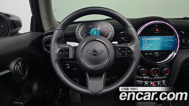 MINI Cooper Classic Plus Launch Pack Third Generation 2022 — фото 12