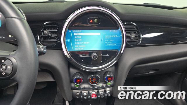 MINI Cooper Classic Plus Launch Pack Third Generation 2022 — фото 16