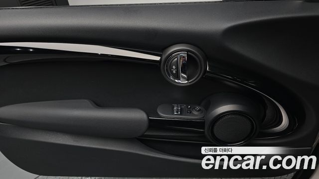 MINI Cooper Classic Plus Launch Pack Third Generation 2022 — фото 24