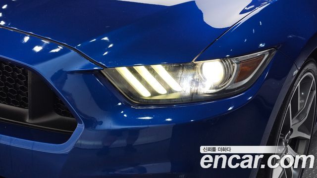 Ford Mustang GT Coupe 2017 — фото 22