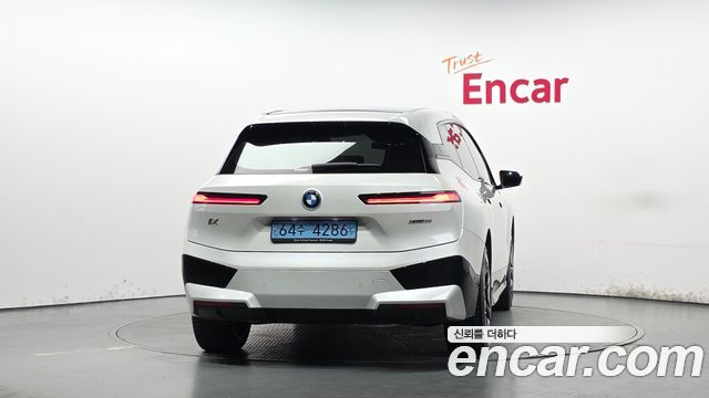 BMW iX xDrive50 Sports Plus 2022 — фото 4