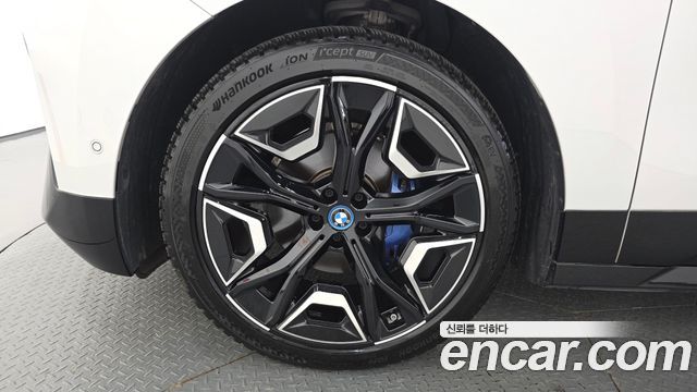 BMW iX xDrive50 Sports Plus 2022 — фото 5