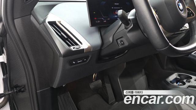 BMW iX xDrive50 Sports Plus 2022 — фото 17