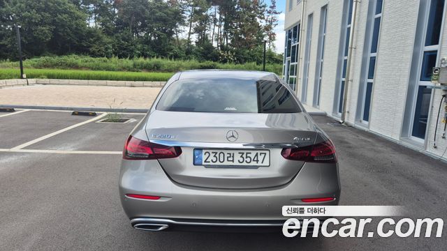Mercedes-Benz E-Class (W213) E220d 4MATIC Exclusive 2023 — фото 4