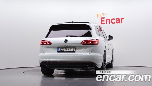 Volkswagen Touareg (III) 3.0 TDI R-Line 2023 — фото 4