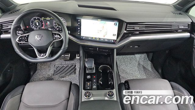 Volkswagen Touareg (III) 3.0 TDI R-Line 2023 — фото 7