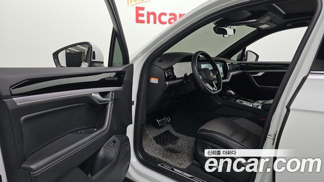 Volkswagen Touareg (III) 3.0 TDI R-Line 2023 — фото 10