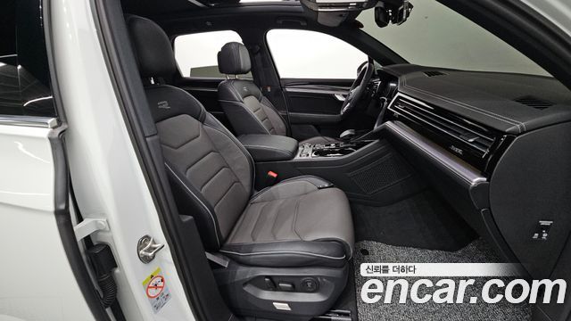 Volkswagen Touareg (III) 3.0 TDI R-Line 2023 — фото 12