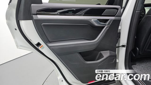 Volkswagen Touareg (III) 3.0 TDI R-Line 2023 — фото 25